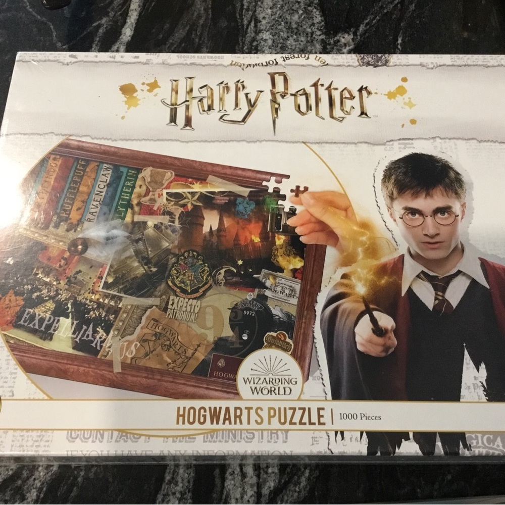 Warner Bros. Harry Potter Hogwarts Puzzle - White, Gold, Red, Green, Blue